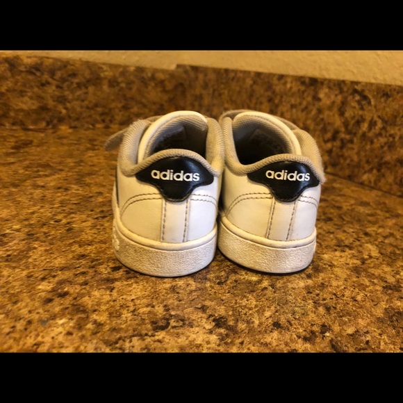 Adidas Toddlers Unisex Classic Sneakers, Sz 6K - Picture 4 of 5